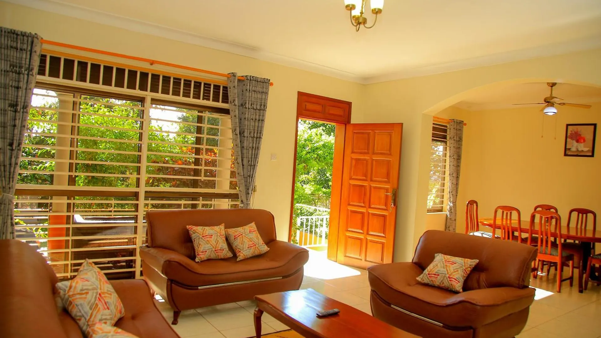 Calm Suites Kampala 5*,