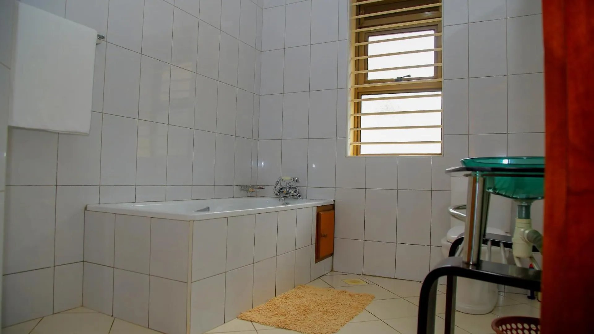 Calm Suites Kampala 5*,